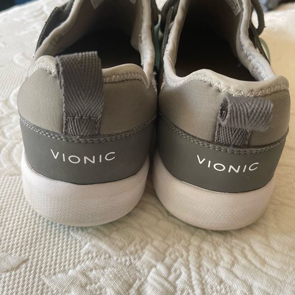 Vionic • Sneakers - Picture 2 of 6